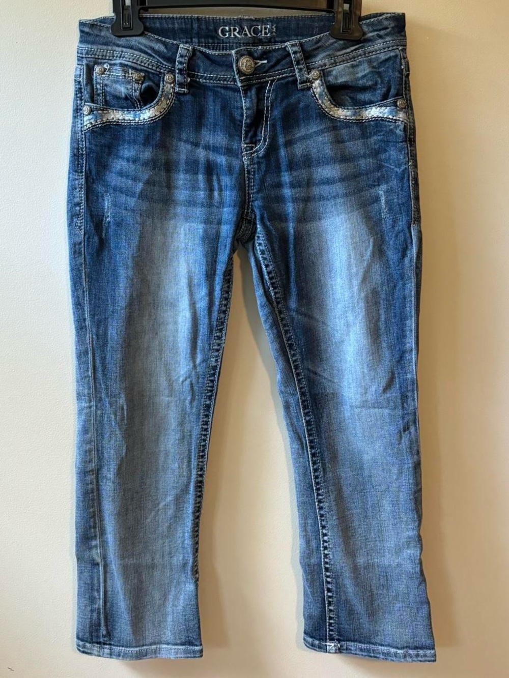 Grace in La Y2K Grunge Cropped Slim Jeans with Faded Wash